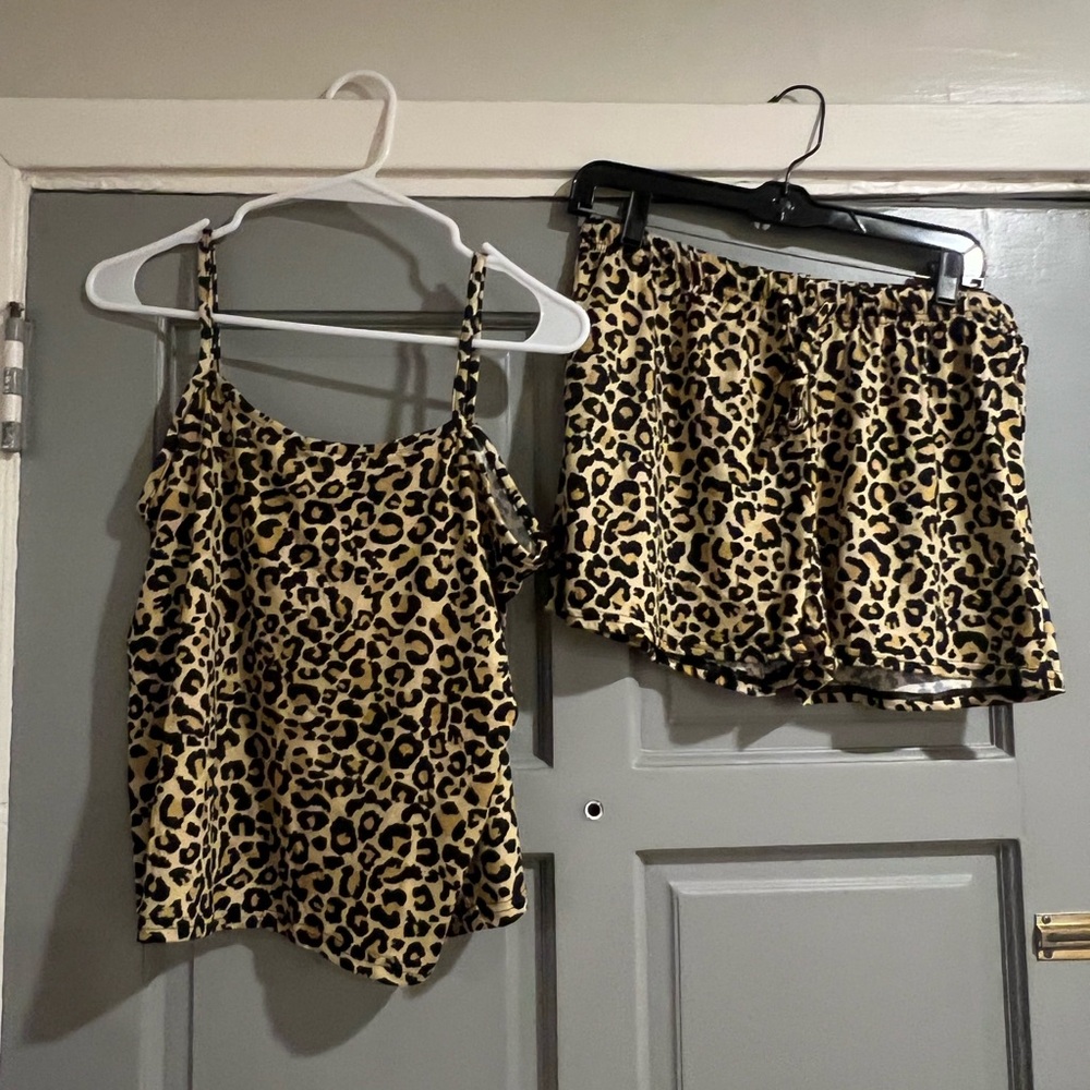 NEW Real Essentials Punk Leopard Pajama Set PJs Animal Print sz Medium